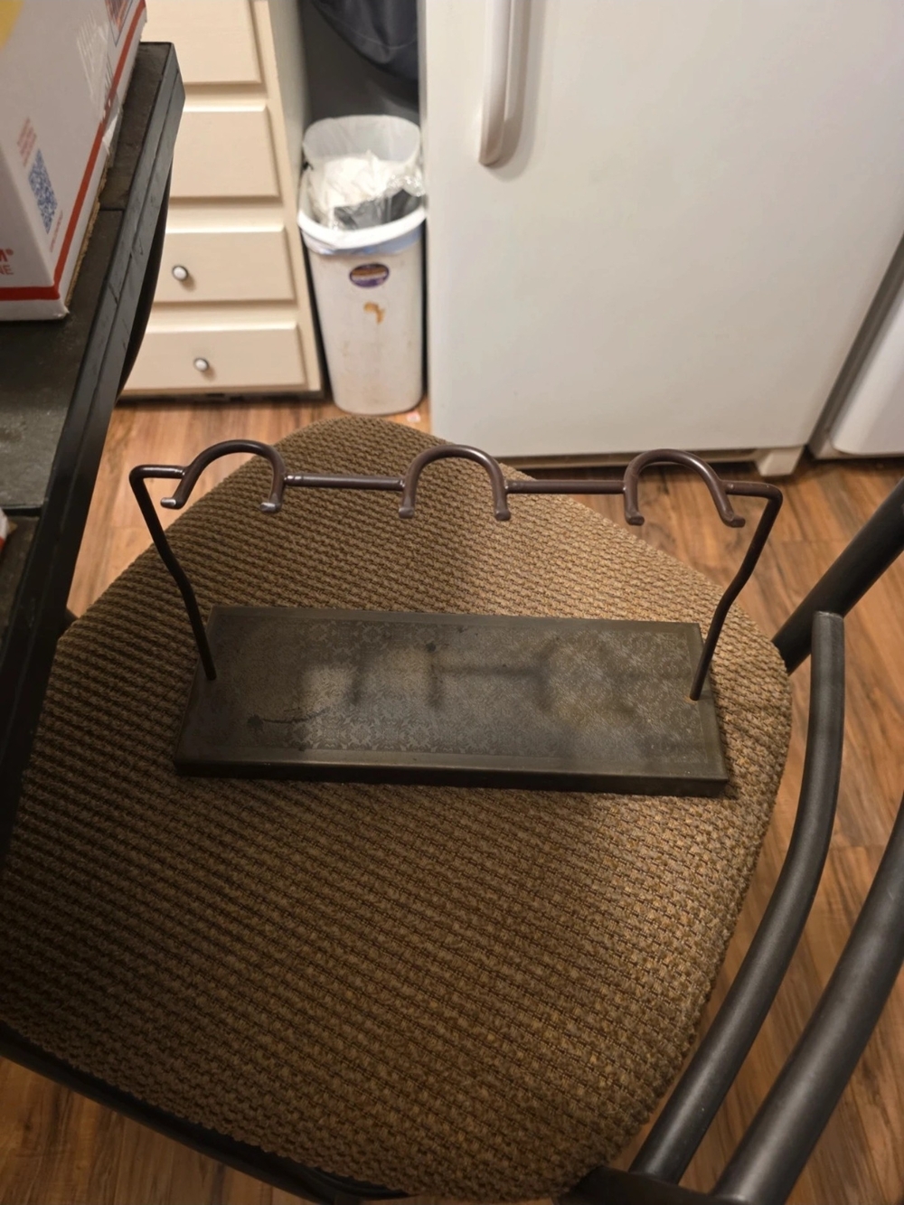 Brown Metal Stemmed Glasses Holder